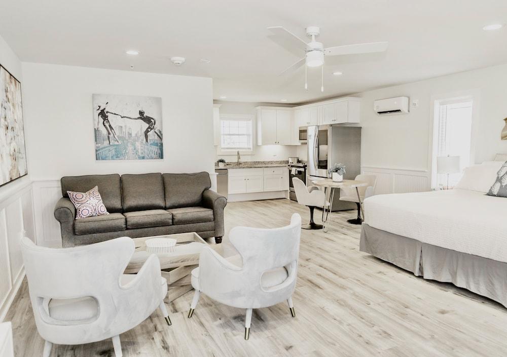 Saltwater Suites photo 14