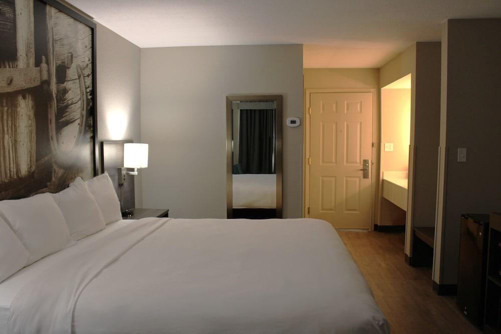 Boarders Inn & Suites photo 29