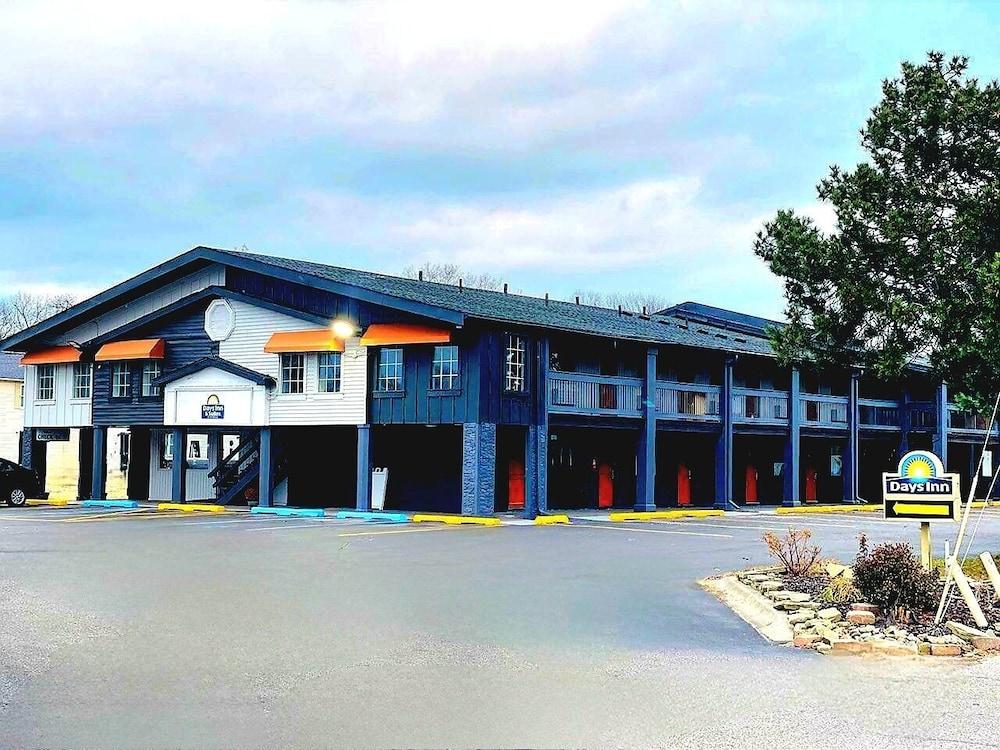Days Inn & Suites by Wyndham Port Huron photo 31