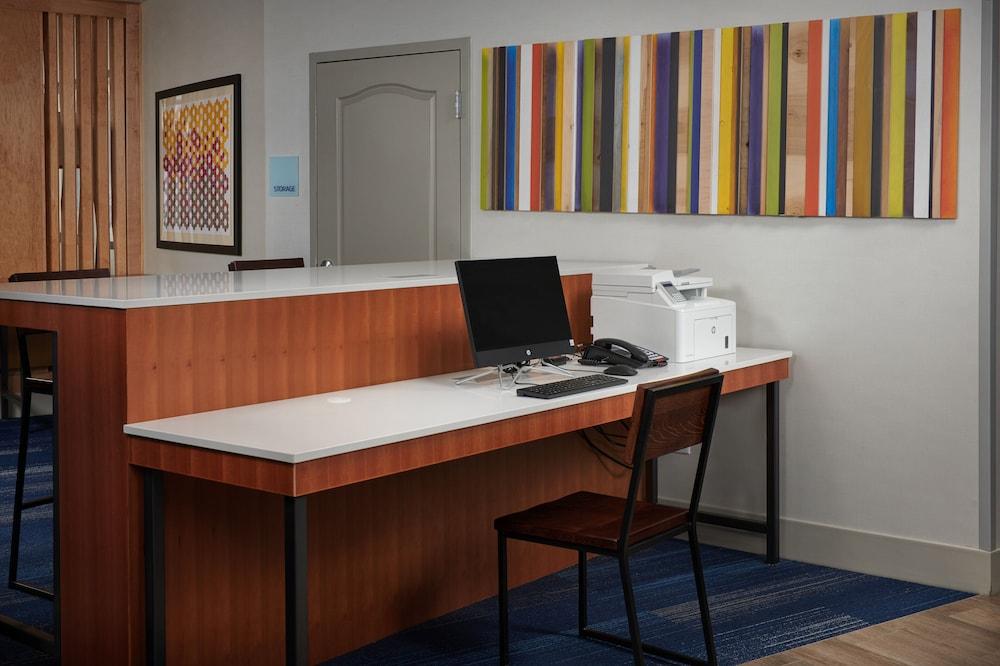 Holiday Inn Express Amherst - Lockport by IHG photo 25