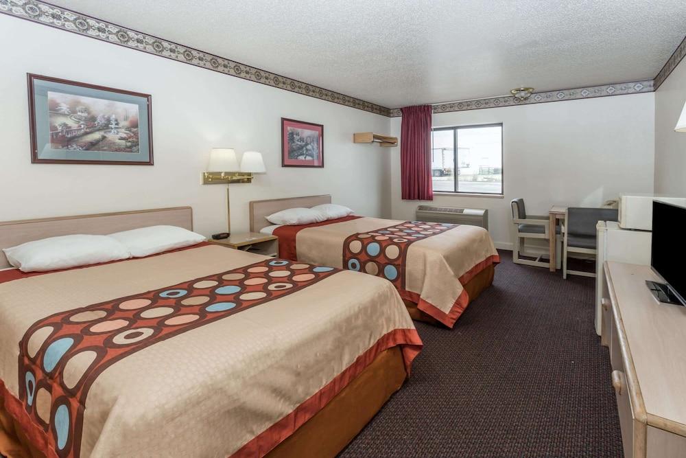 Super 8 by Wyndham Morris photo 4