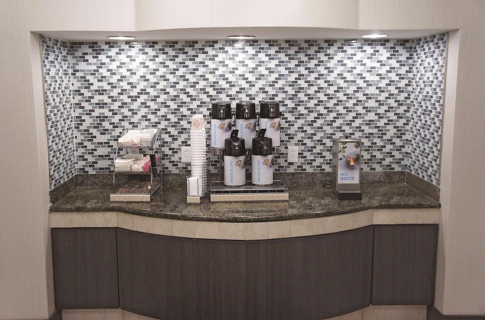 La Quinta Inn & Suites by Wyndham Covington photo 23