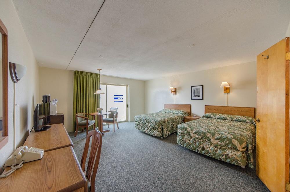 Attache Motel photo 64
