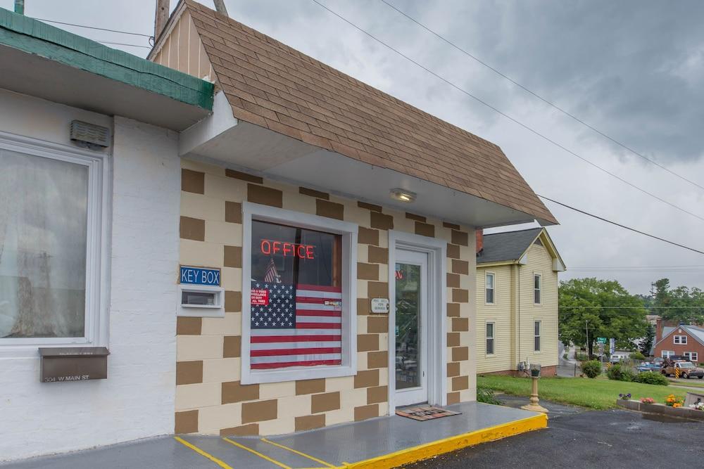 Budget Inn photo 9