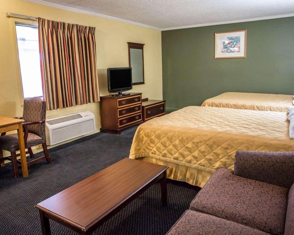 Rodeway Inn & Suites Plymouth Hwy 64 photo 19
