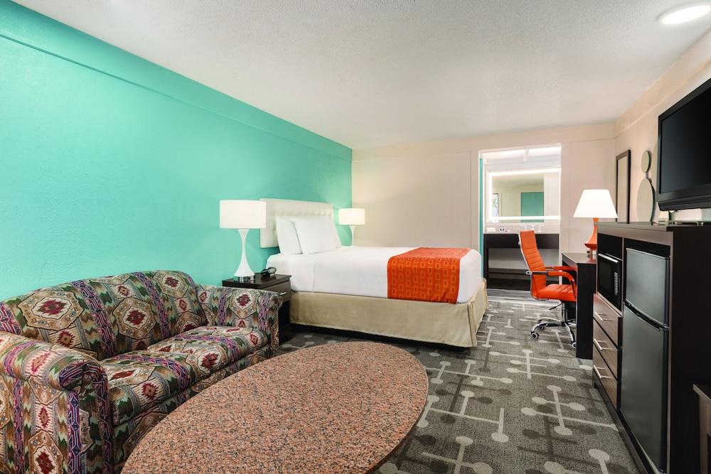 Dover Inn & Suites photo 1