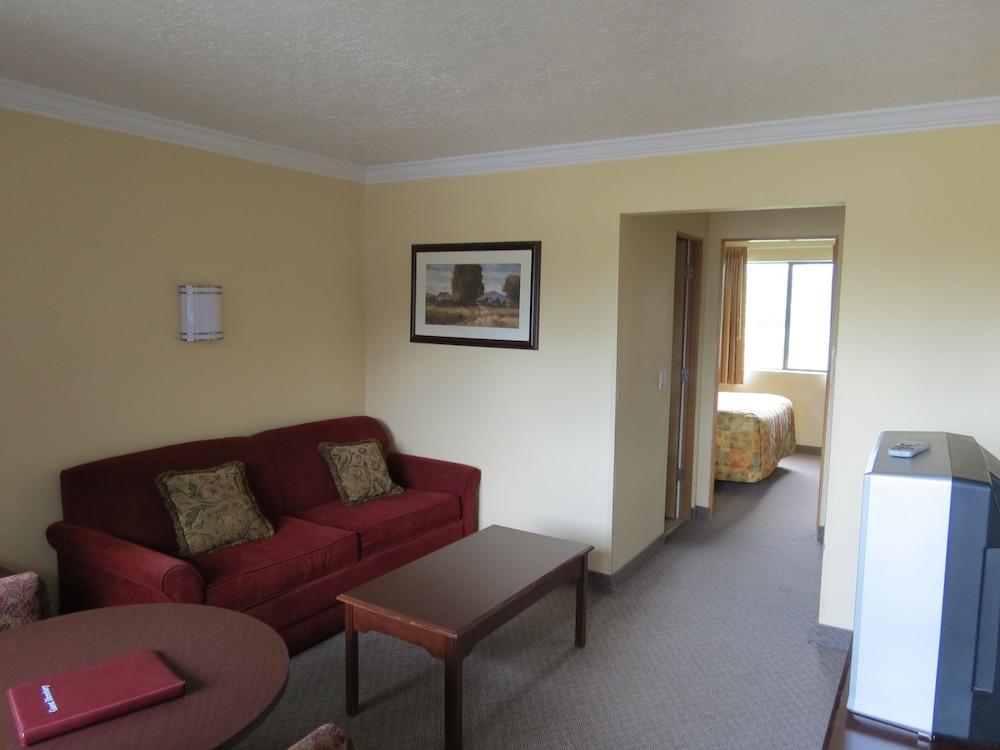 Western Royal Inn photo 4