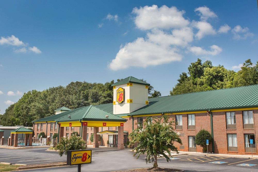 Super 8 by Wyndham Spartanburg/I-26 Exit 22 photo 1