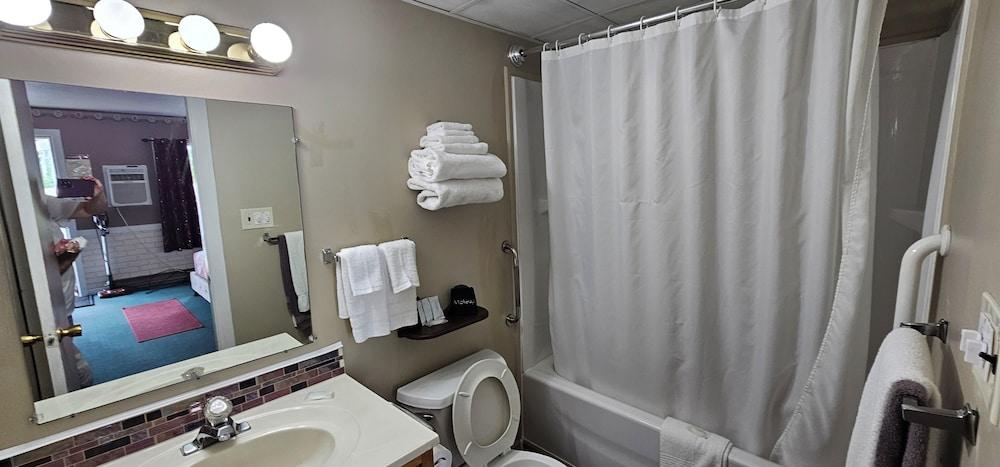 River Country Motor Lodge photo 45