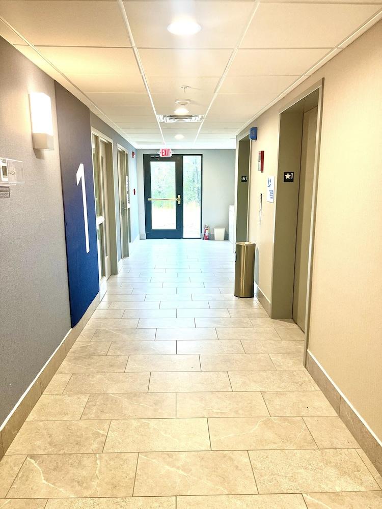 Holiday Inn Express Madison by IHG photo 24