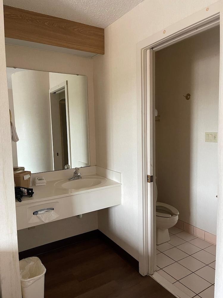 Red Roof Inn Branson photo 22