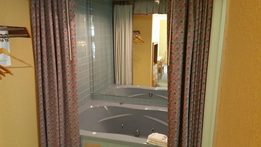 Victorian Inn photo 30