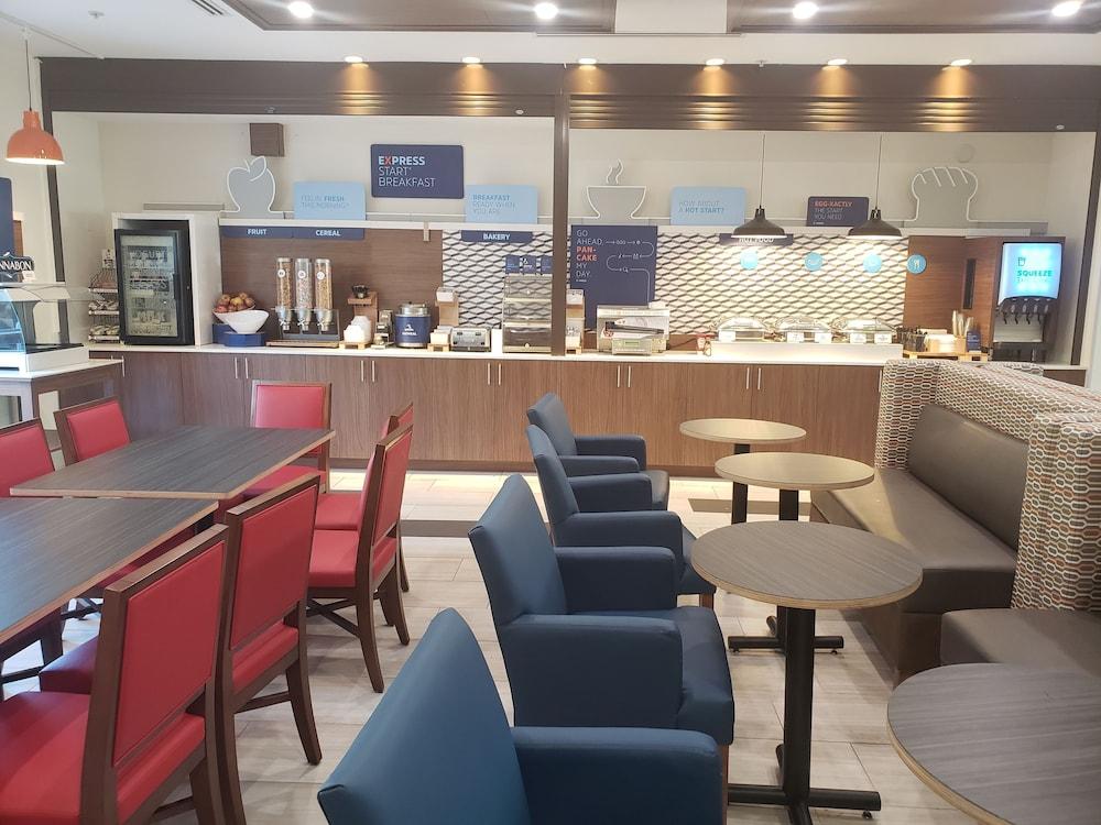 Holiday Inn Express Tampa N I-75 - University Area by IHG photo 41