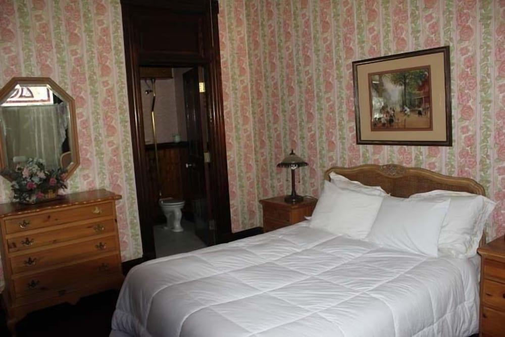 Irwin Street Inn photo 14