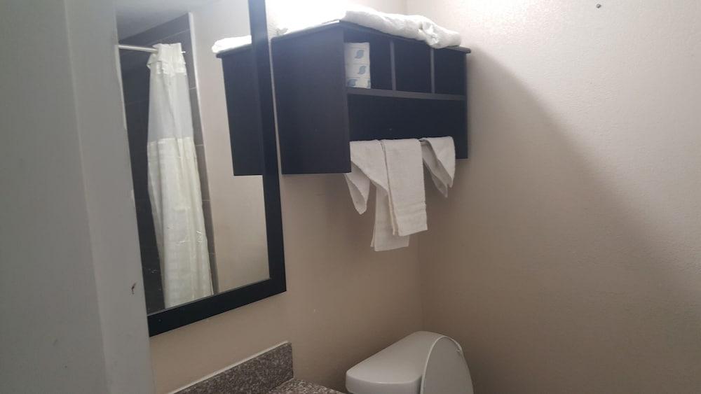 Regency inn and Suites photo 12