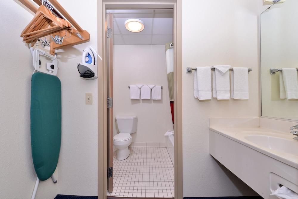 Red Roof Inn Sandusky - Milan photo 8