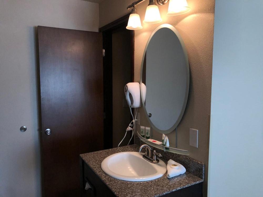 District Hotel by OYO Portland Convention Center photo 33