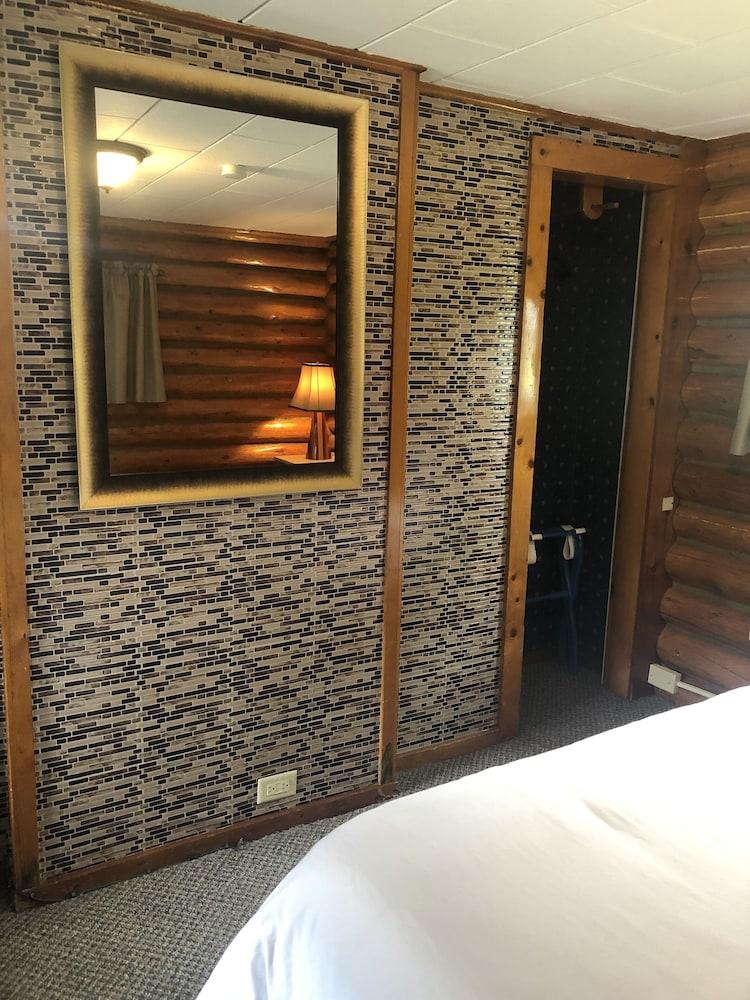 Sportsmans Lodge photo 31