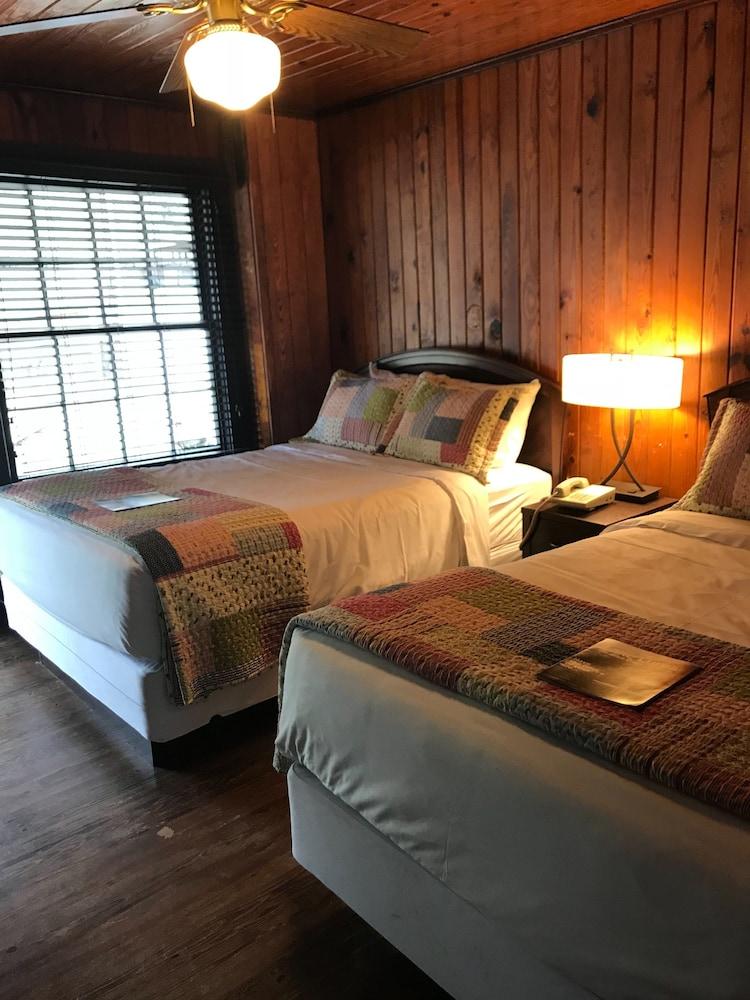 The Riverside Lodge at Chimney Rock photo 57