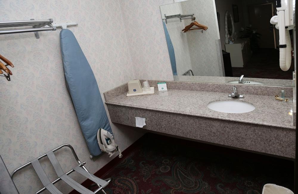 Magnuson Hotel Howell photo 17