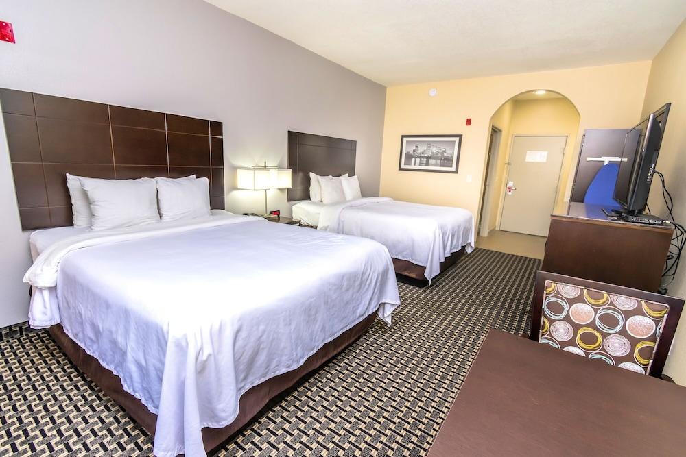 Econo Lodge Inn & Suites East photo 11