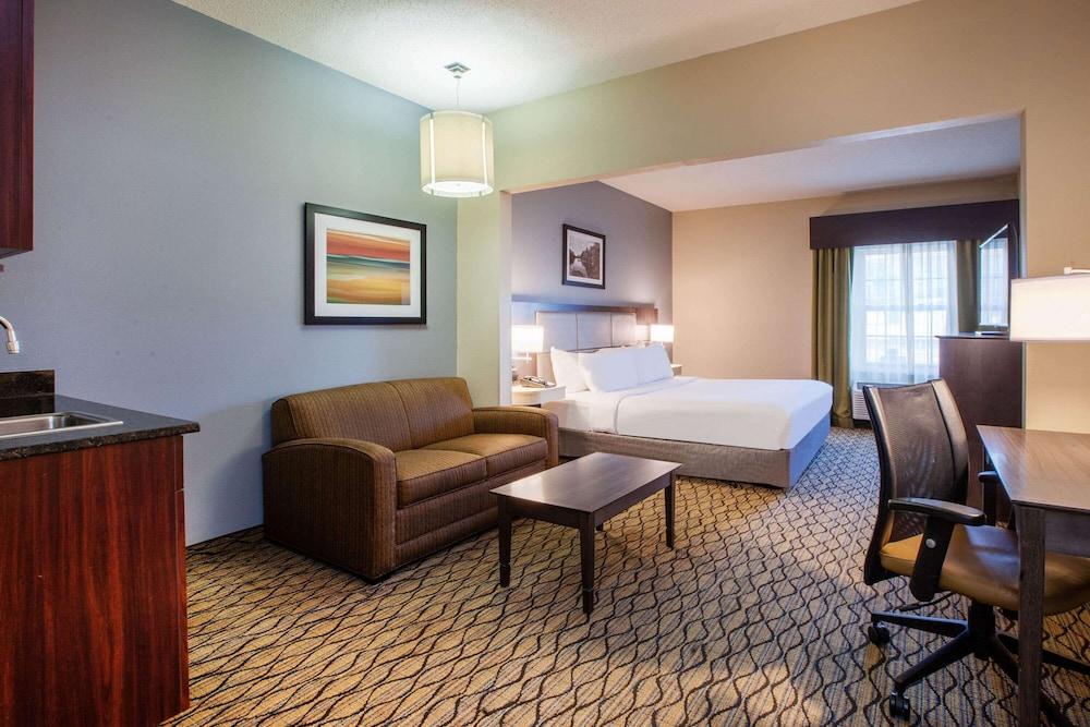 Wingate by Wyndham Roseville/Detroit photo 8