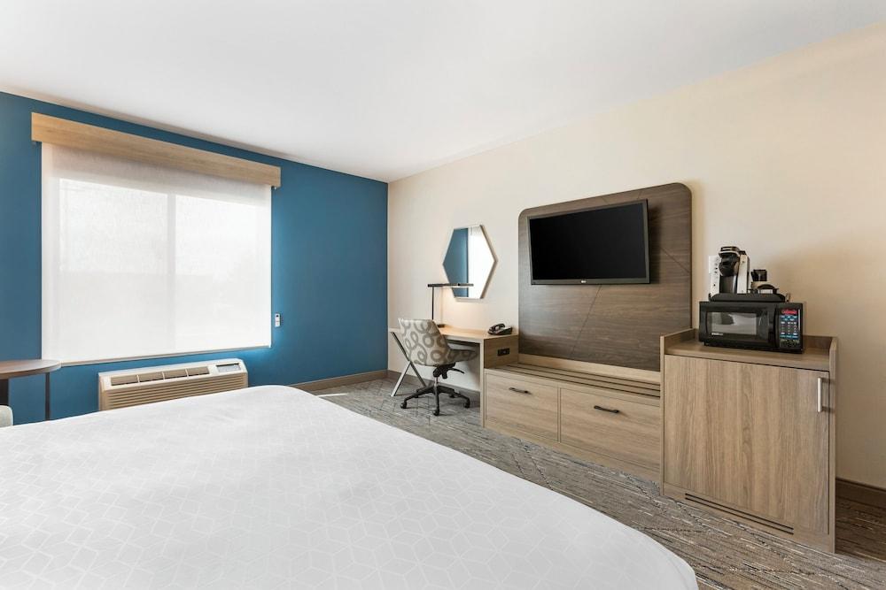 Holiday Inn Express Hotel & Suites Belgrade by IHG photo 6