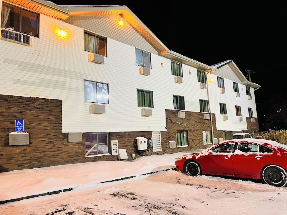 Super Inn by OYO Lansing MI photo 27