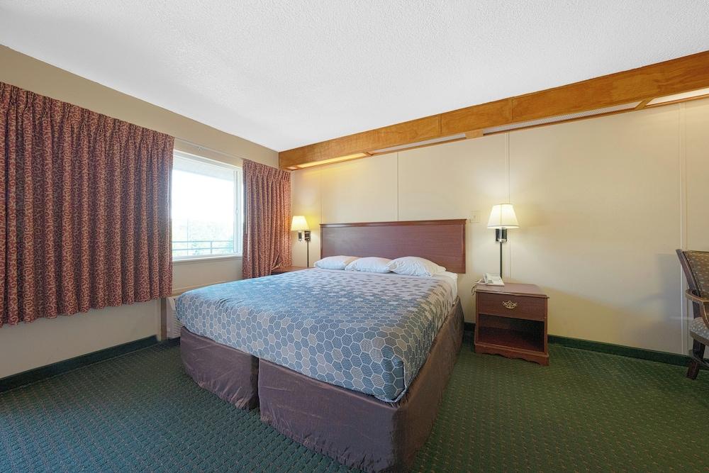 Broadway Inn photo 21