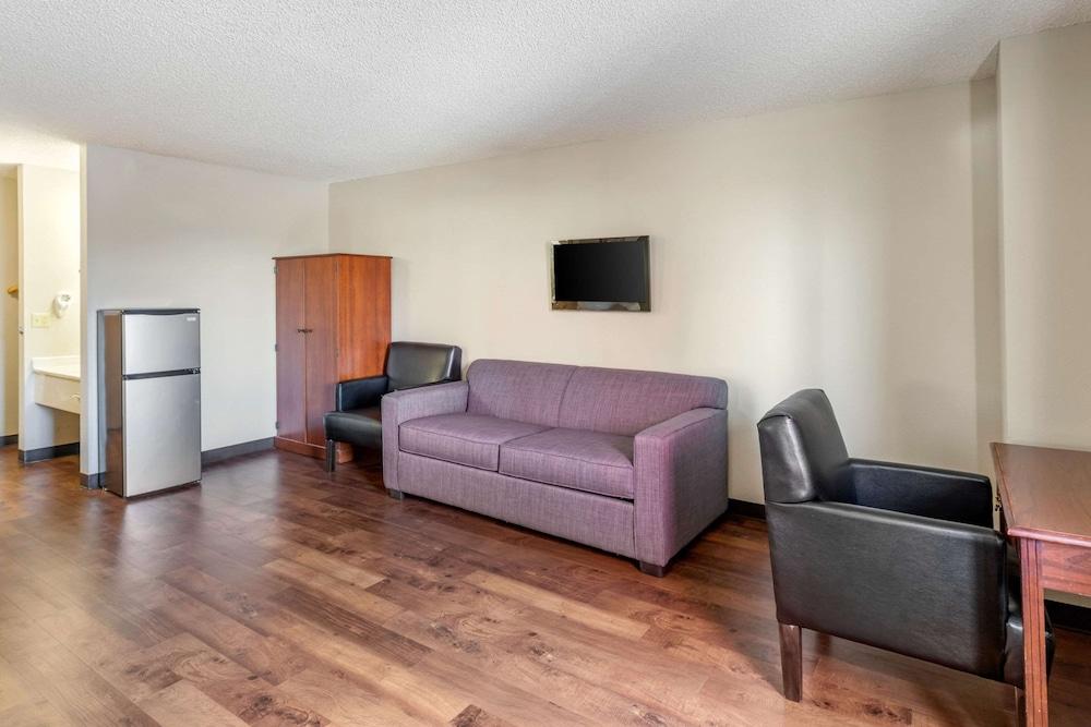 Econo Lodge Longmont East photo 31