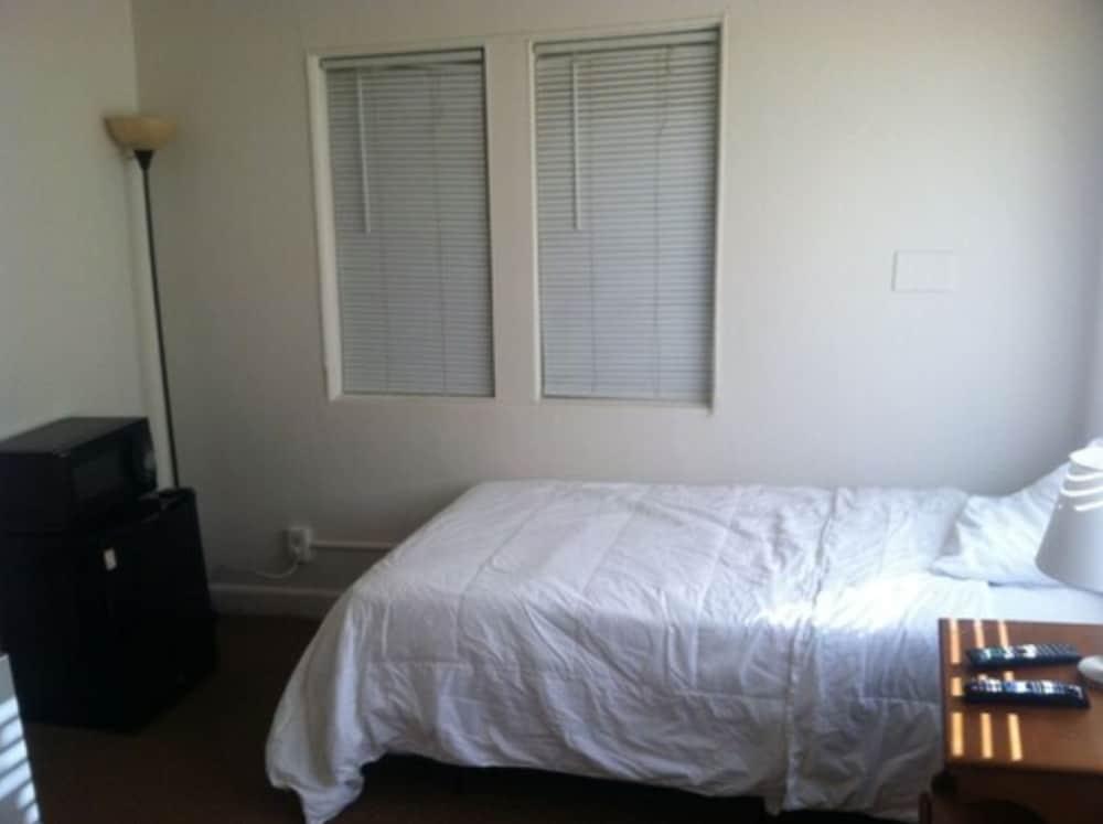 Airport Lodge photo 9