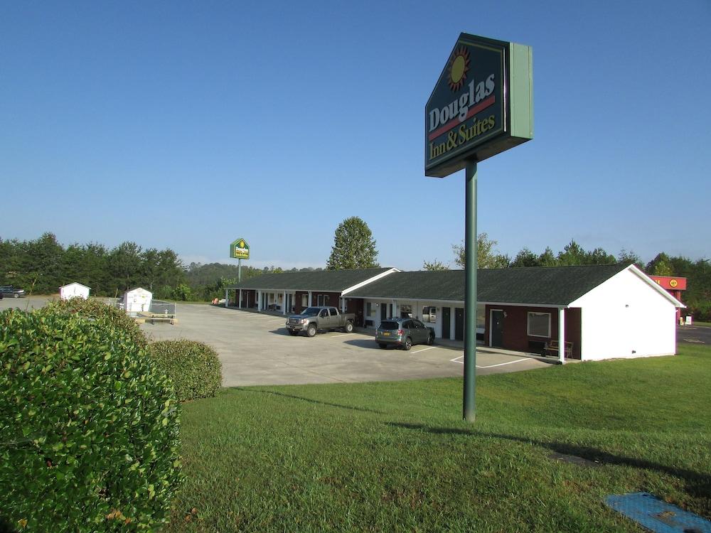 Douglas Inn & Suites photo 48
