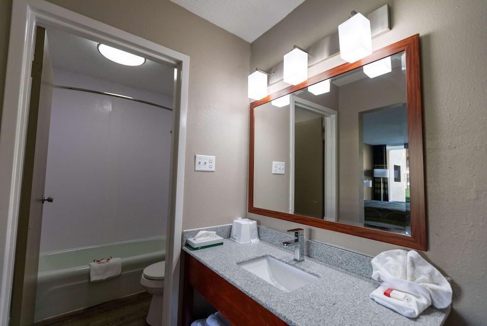 Super 8 by Wyndham Goldsboro photo 9