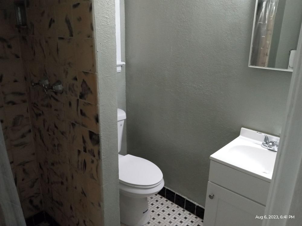 Homes-N-Courts photo 7