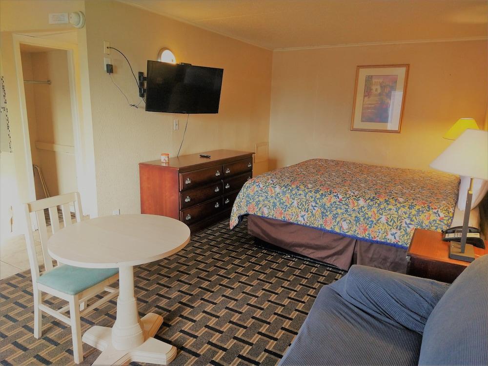 Grand View Plaza Inn & Suites photo 91