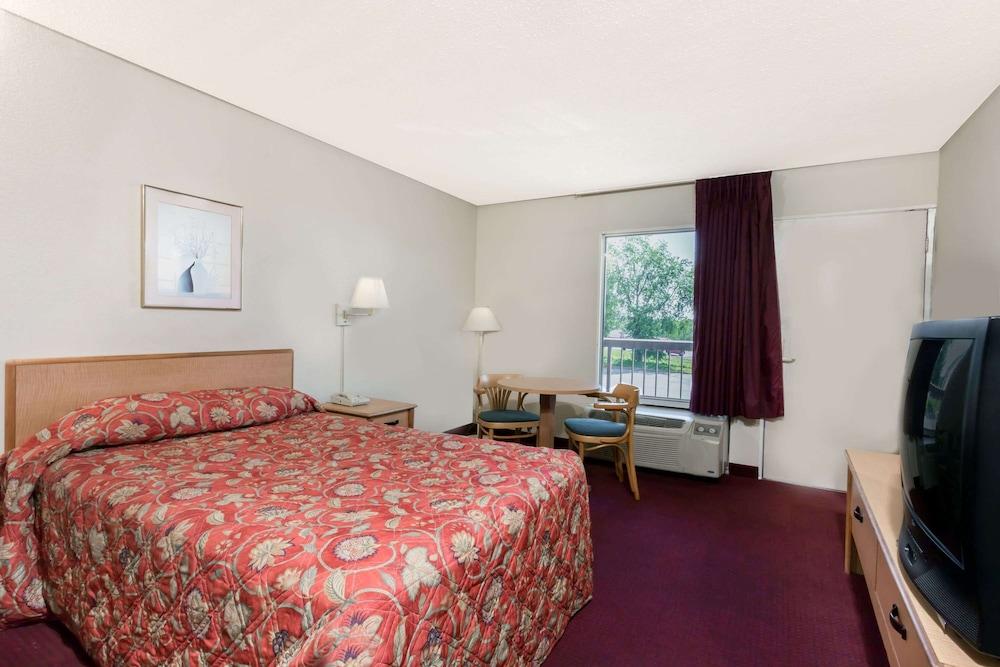 Knights Inn - Fredericksburg photo 2