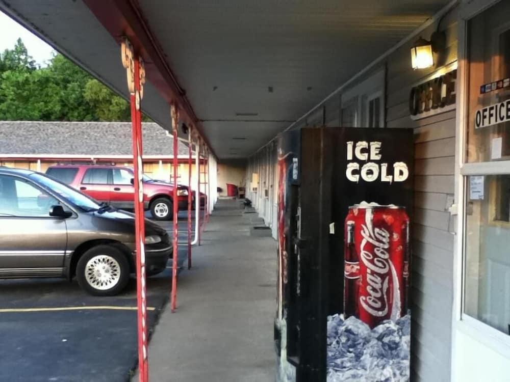 Budget Inn Du Quoin photo 4