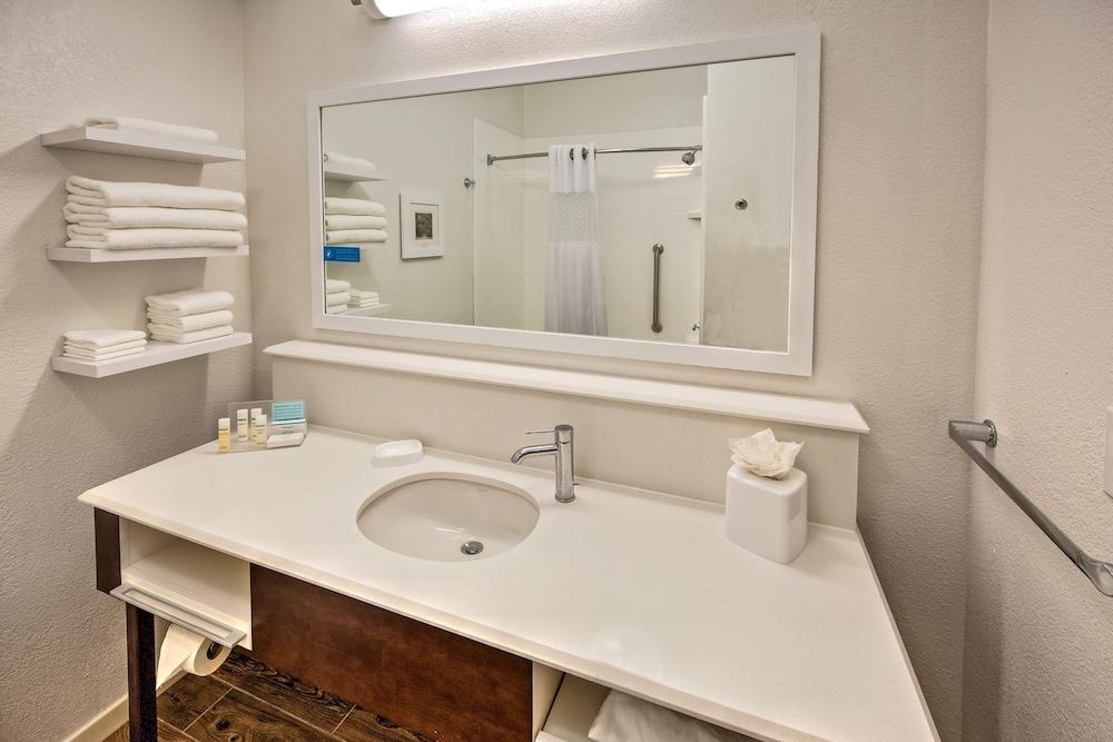 Hampton Inn Savannah-I-95-North photo 13