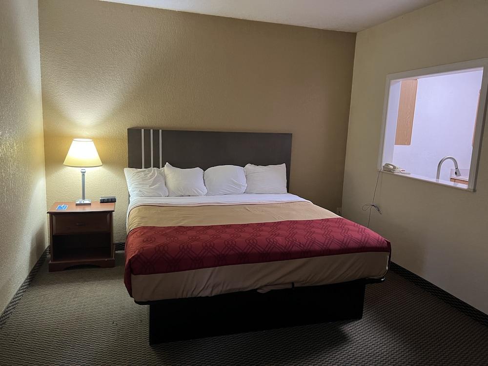 Express Inn & Suites photo 36