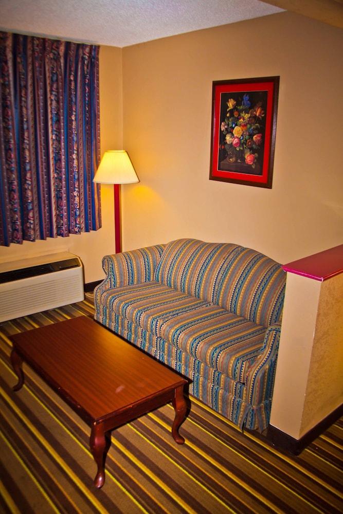 Quality Inn & Suites Macon North photo 12