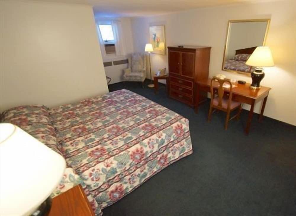 Travelers Inn photo 7
