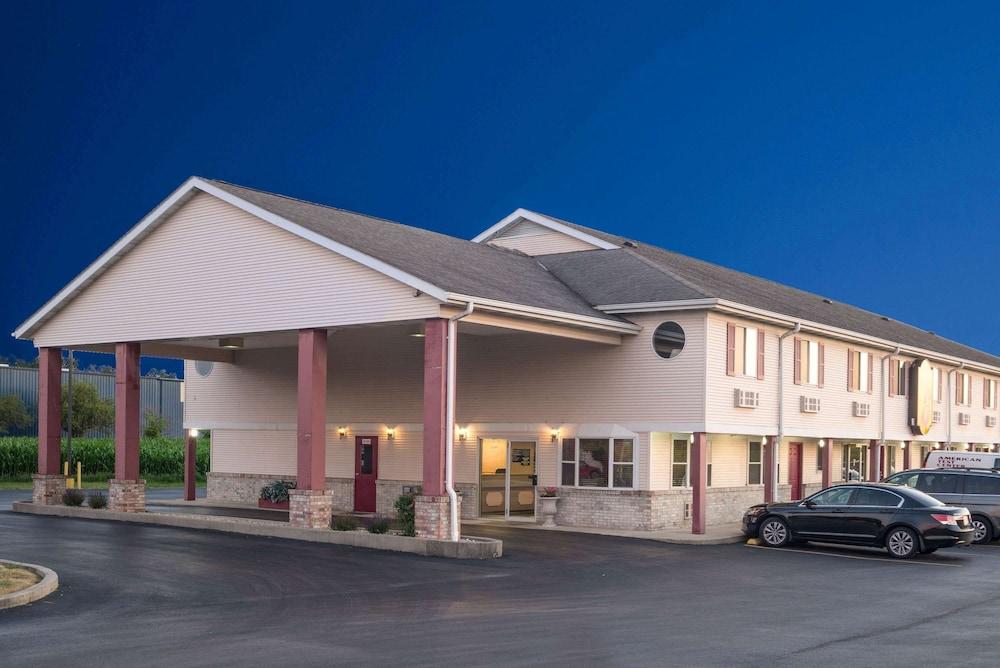 Super 8 by Wyndham Wapakoneta photo 16
