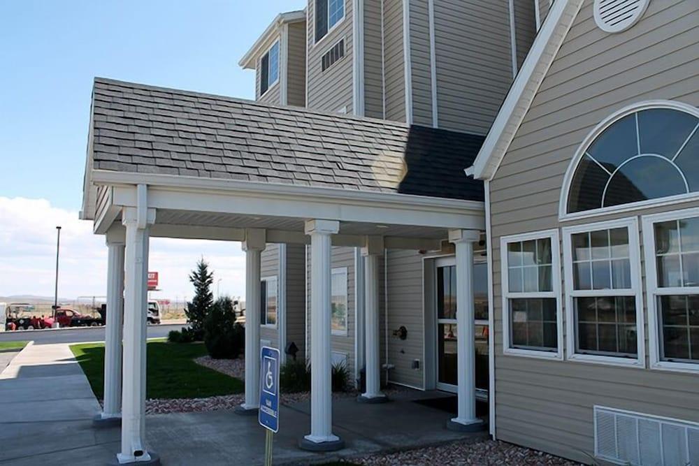 Microtel Inn and Suites by Wyndham Rawlins photo 19