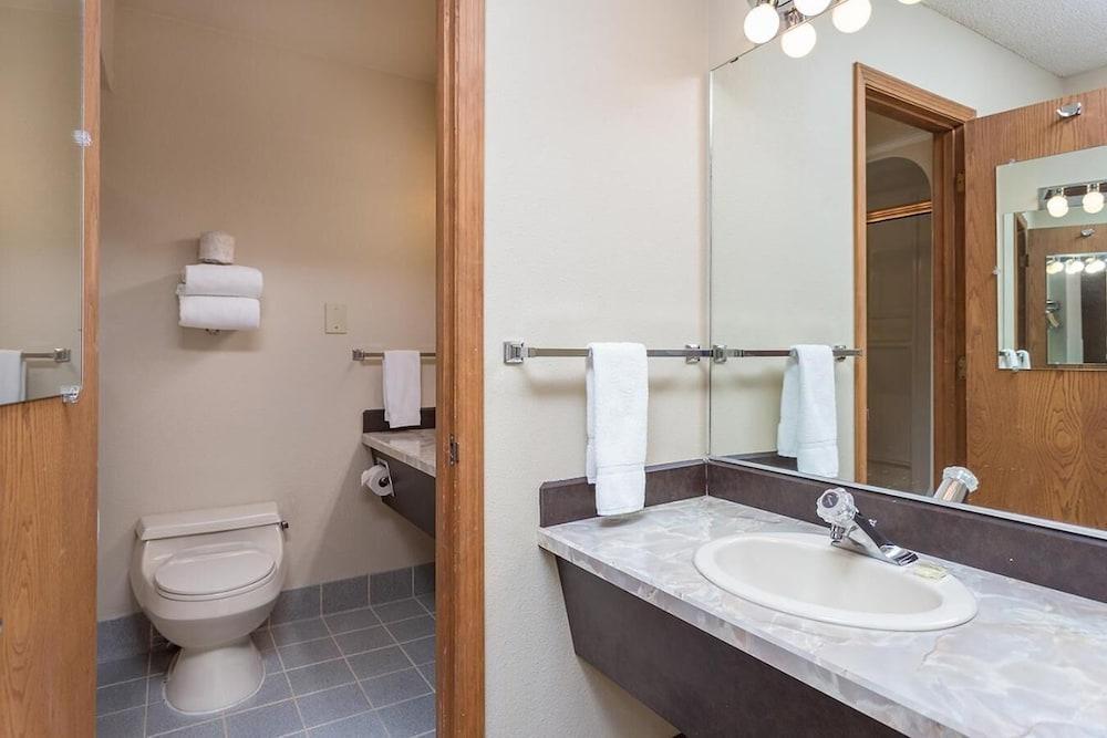 Shilo Inn Suites Hotel - Bend photo 18