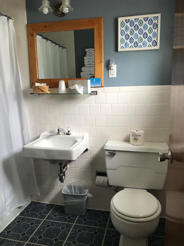 Doryman Motel photo 26