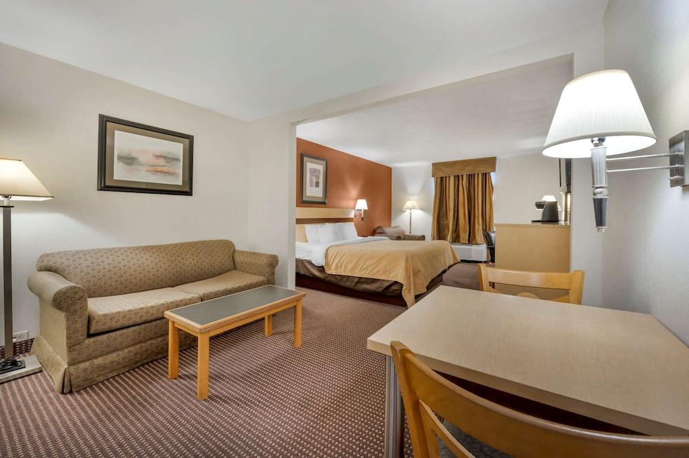 Quality Inn & Suites photo 18
