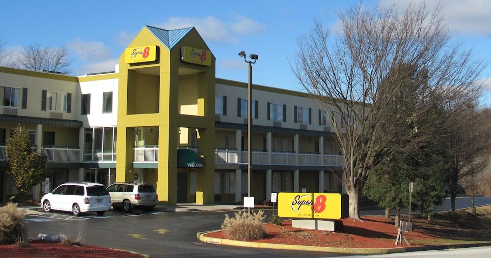 Super 8 by Wyndham New Cumberland photo 56