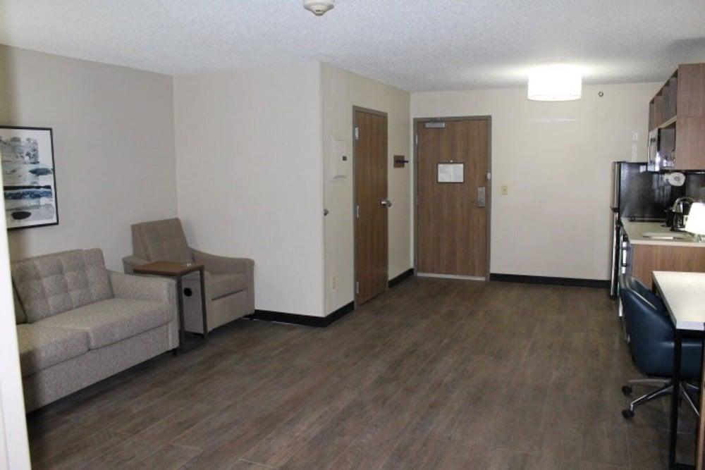 Candlewood Suites Southfield - Detroit by IHG photo 35