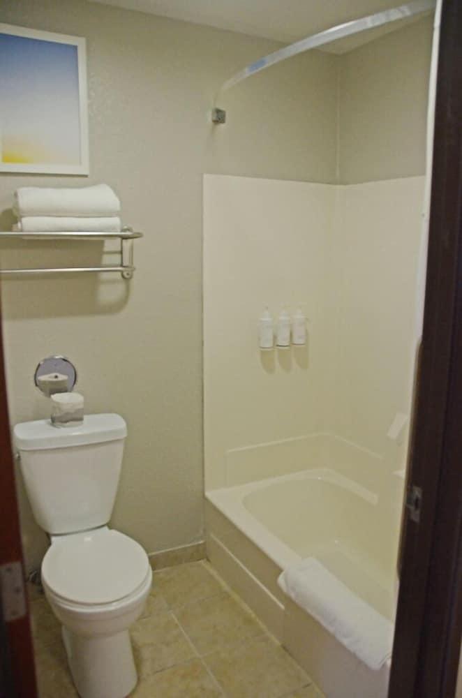 Days Inn by Wyndham Le Roy/Bloomington Southeast photo 15