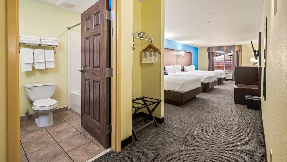 Wildwood Inn photo 60